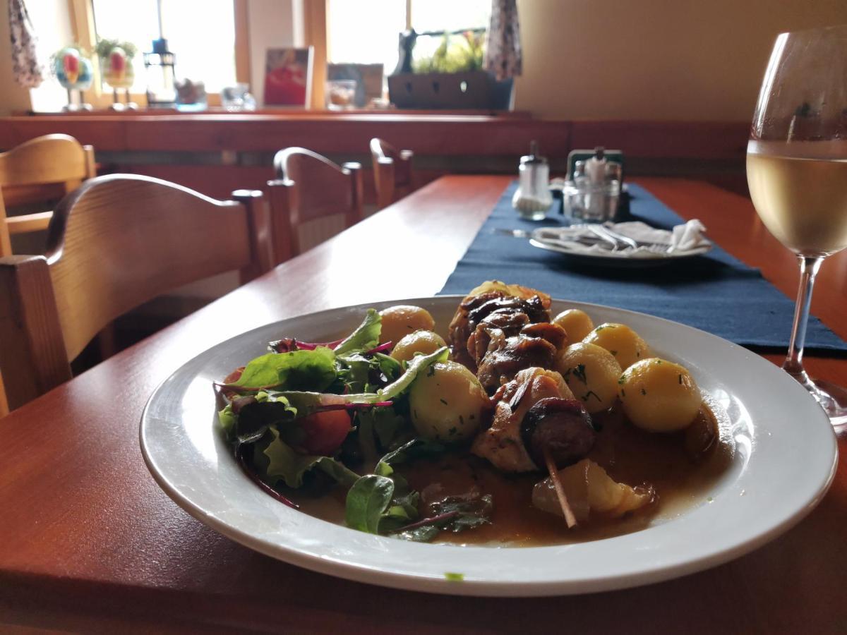Hotel Zlaty Potok Nicov  Екстер'єр фото
