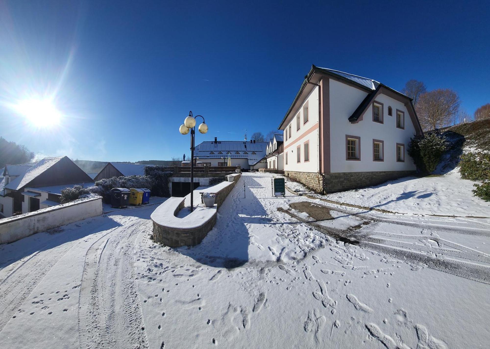 Hotel Zlaty Potok Nicov  Екстер'єр фото